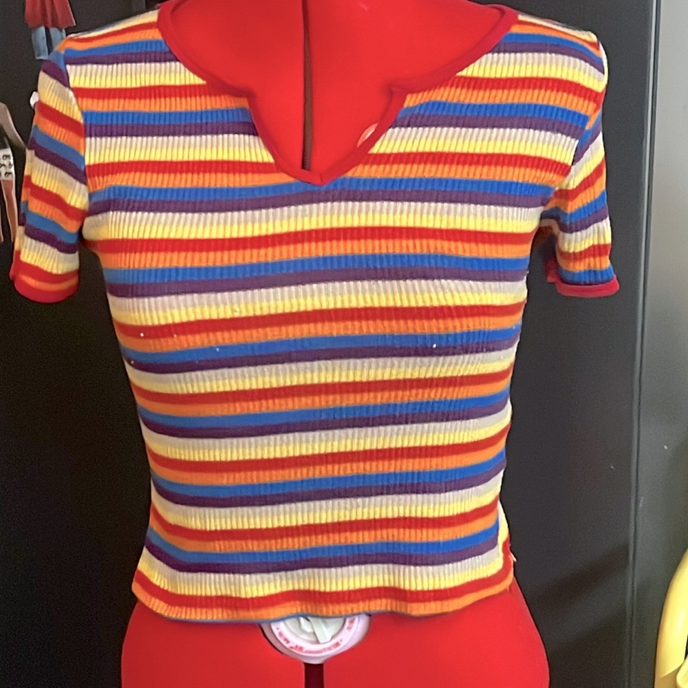 SLIGHTLY cropped shirt
